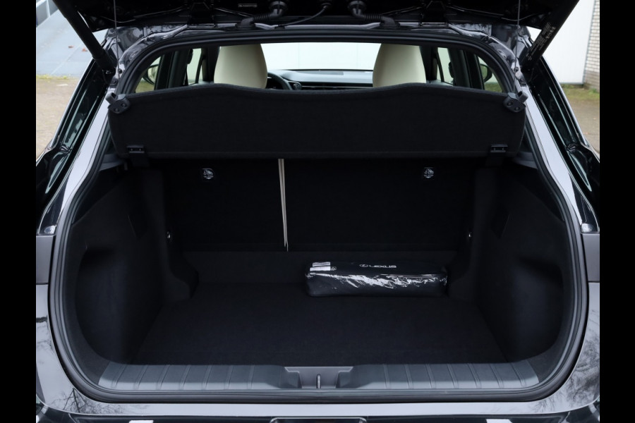 Lexus LBX Elegant 2WD | Tech Pack | Elektrische Achterklep | Leder