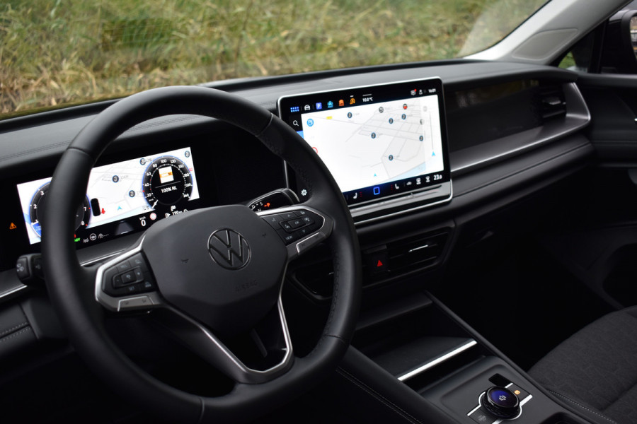 Volkswagen Tayron 1.5 eTSI 150PK DSG LIFE 7-PERSOONS/TREKHAAK/360CAMERA Auto wordt verwacht!