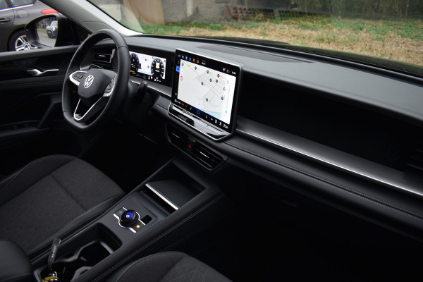 Volkswagen Tayron 1.5 eTSI 150PK DSG LIFE 7-PERSOONS/TREKHAAK/360CAMERA Auto wordt verwacht!