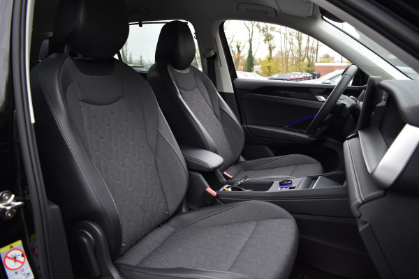 Volkswagen Tayron 1.5 eTSI 150PK DSG LIFE 7-PERSOONS/TREKHAAK/360CAMERA Auto wordt verwacht!