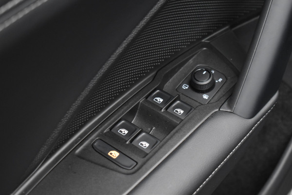 Volkswagen Tayron 1.5 eTSI 150PK DSG LIFE 7-PERSOONS/TREKHAAK/360CAMERA Auto wordt verwacht!