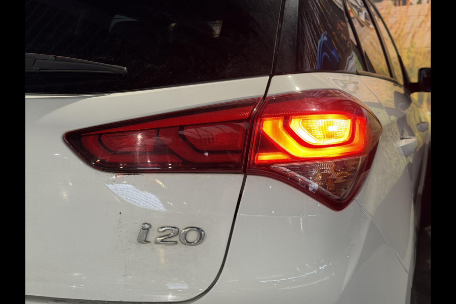 Hyundai i20 1.0 T-GDI Black Edition Navi,Camera,Airco,Cruise,PDC,Trekhaak,LM Velgen,N.A.P,101pk,Nieuwe APK bij Aflevering