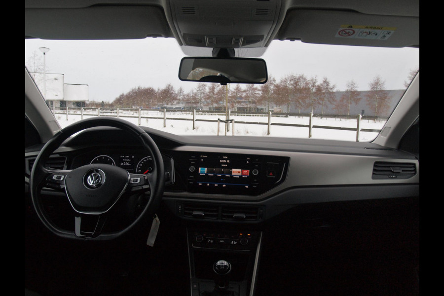 Volkswagen Polo 1.0 TSI Comfortline Business | Apple Carplay | Adaptive Cruise Control | Parkeersensoren | DAB | NL-Auto |