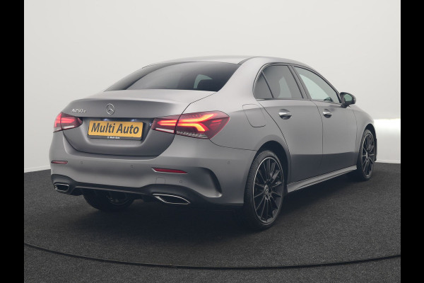 Mercedes-Benz A-Klasse 250 e Business Solution AMG Limited Plug In Hybrid 218pk PHEV | Adaptive Cruise | Head Up | Multi Beam LED | Alcantara Sportstoelen Verwarmd | Night Pakket | Sfeerverlichting | MBUX | Apple Carplay | Widescreen Navi | 19"L.M | Mountaingrau Magno |