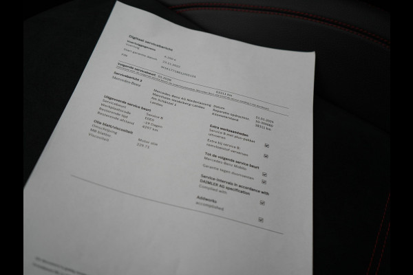 Mercedes-Benz A-Klasse 250 e Business Solution AMG Limited Plug In Hybrid 218pk PHEV | Adaptive Cruise | Head Up | Multi Beam LED | Alcantara Sportstoelen Verwarmd | Night Pakket | Sfeerverlichting | MBUX | Apple Carplay | Widescreen Navi | 19"L.M | Mountaingrau Magno |