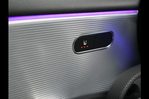 Mercedes-Benz A-Klasse 250 e Business Solution AMG Limited Plug In Hybrid 218pk PHEV | Adaptive Cruise | Head Up | Multi Beam LED | Alcantara Sportstoelen Verwarmd | Night Pakket | Sfeerverlichting | MBUX | Apple Carplay | Widescreen Navi | 19"L.M | Mountaingrau Magno |