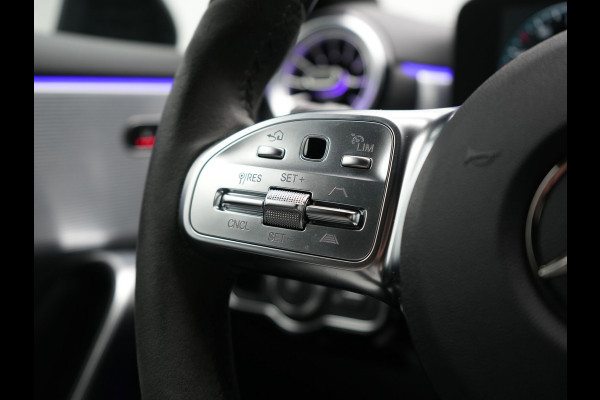 Mercedes-Benz A-Klasse 250 e Business Solution AMG Limited Plug In Hybrid 218pk PHEV | Adaptive Cruise | Head Up | Multi Beam LED | Alcantara Sportstoelen Verwarmd | Night Pakket | Sfeerverlichting | MBUX | Apple Carplay | Widescreen Navi | 19"L.M | Mountaingrau Magno |