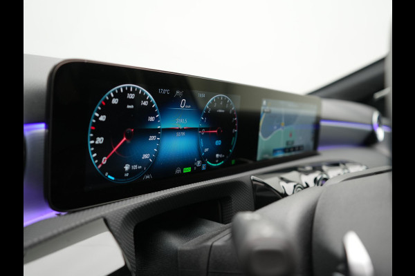 Mercedes-Benz A-Klasse 250 e Business Solution AMG Limited Plug In Hybrid 218pk PHEV | Adaptive Cruise | Head Up | Multi Beam LED | Alcantara Sportstoelen Verwarmd | Night Pakket | Sfeerverlichting | MBUX | Apple Carplay | Widescreen Navi | 19"L.M | Mountaingrau Magno |