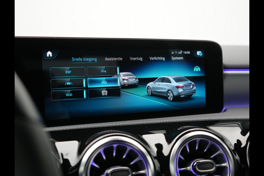 Mercedes-Benz A-Klasse 250 e Business Solution AMG Limited Plug In Hybrid 218pk PHEV | Adaptive Cruise | Head Up | Multi Beam LED | Alcantara Sportstoelen Verwarmd | Night Pakket | Sfeerverlichting | MBUX | Apple Carplay | Widescreen Navi | 19"L.M | Mountaingrau Magno |