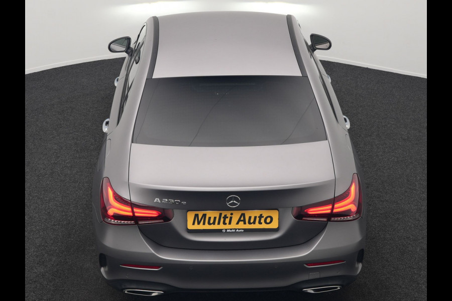 Mercedes-Benz A-Klasse 250 e Business Solution AMG Limited Plug In Hybrid 218pk PHEV | Adaptive Cruise | Head Up | Multi Beam LED | Alcantara Sportstoelen Verwarmd | Night Pakket | Sfeerverlichting | MBUX | Apple Carplay | Widescreen Navi | 19"L.M | Mountaingrau Magno |