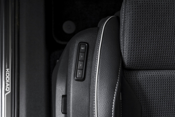 Škoda Kodiaq 1.5 TSI 204 PK PHEV Sportline Business | S/K-Panodak | DCC+ | Elek. Trekhaak | Dig. Cockpit | Adapt Cruise | Memory | Winterpakket | Camera | NAV + App. Connect | ECC | DAB | Elek. Klep | LM 20" | 0767