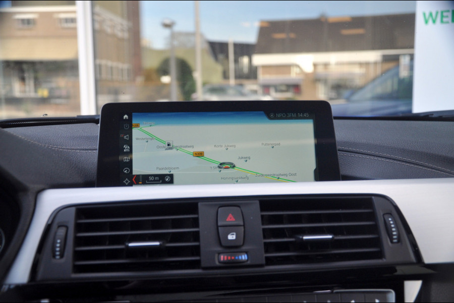 BMW 3 Serie Touring 320i M Sport Edition | Panoramadak | HUD | Trekhaak