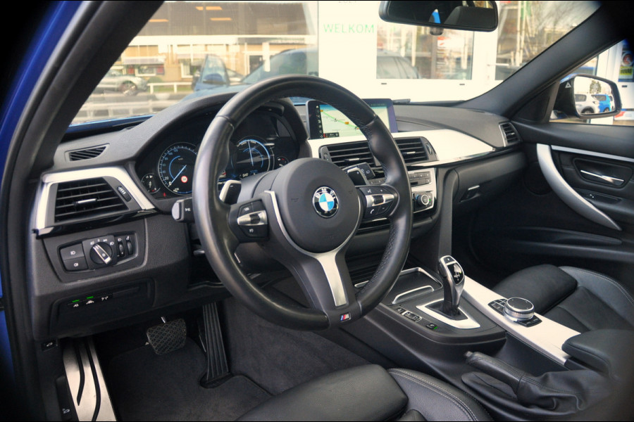 BMW 3 Serie Touring 320i M Sport Edition | Panoramadak | HUD | Trekhaak