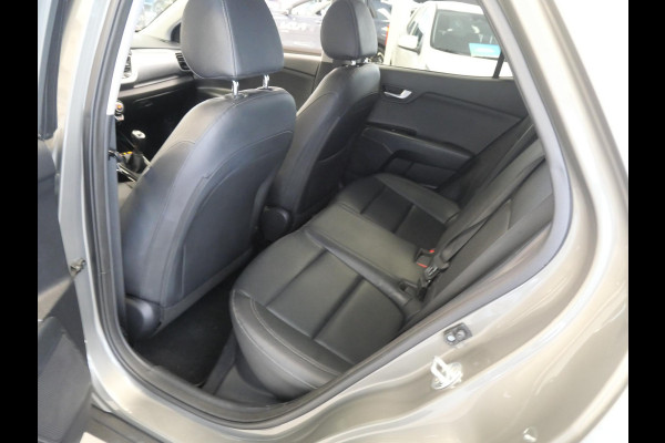 Kia Stonic 1.0 T-GDi ExecutiveLine | Trehaak | Cruise | Clima | Navi | Keyless | Stoel-stuurverwarming |