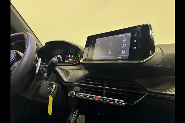 Peugeot 2008 1.2 PureTech 130pk Automaat Allure Navigatie Climate Control LED Lichtmetalen Velgen Parkeer sensoren Cruise Control