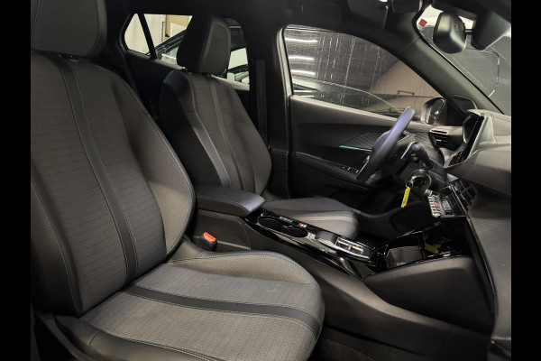 Peugeot 2008 1.2 PureTech 130pk Automaat Allure Navigatie Climate Control LED Lichtmetalen Velgen Parkeer sensoren Cruise Control