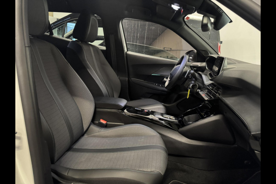 Peugeot 2008 1.2 PureTech 130pk Automaat Allure Navigatie Climate Control LED Lichtmetalen Velgen Parkeer sensoren Cruise Control