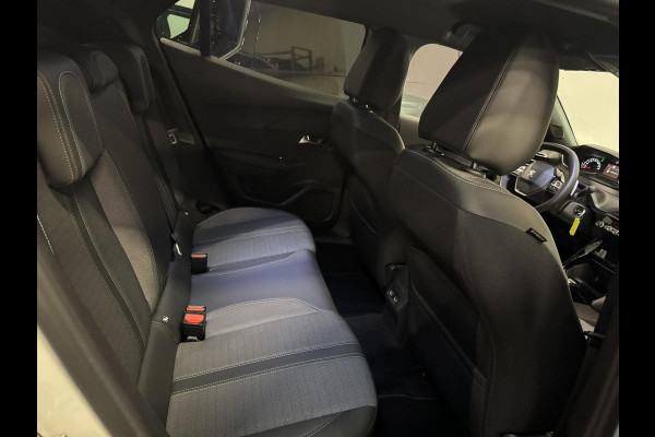 Peugeot 2008 1.2 PureTech 130pk Automaat Allure Navigatie Climate Control LED Lichtmetalen Velgen Parkeer sensoren Cruise Control