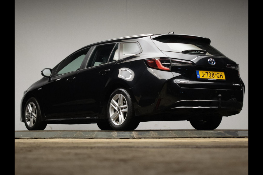 Toyota Corolla Touring Sports 1.8 Hybrid Sport (APPLE CARPLAY,NAVI,LED,CRUISE,SPORTSTOELEN,CAMERA,TREKHAAK,LM VELGEN,GETINT,PDC)