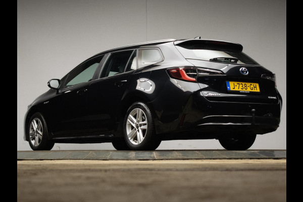 Toyota Corolla Touring Sports 1.8 Hybrid Sport (APPLE CARPLAY,NAVI,LED,CRUISE,SPORTSTOELEN,CAMERA,TREKHAAK,LM VELGEN,GETINT,PDC)