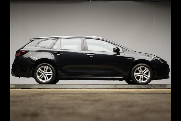 Toyota Corolla Touring Sports 1.8 Hybrid Sport (APPLE CARPLAY,NAVI,LED,CRUISE,SPORTSTOELEN,CAMERA,TREKHAAK,LM VELGEN,GETINT,PDC)