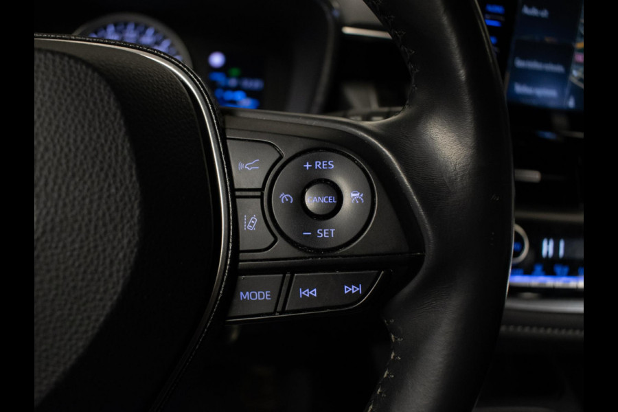 Toyota Corolla Touring Sports 1.8 Hybrid Sport (APPLE CARPLAY,NAVI,LED,CRUISE,SPORTSTOELEN,CAMERA,TREKHAAK,LM VELGEN,GETINT,PDC)