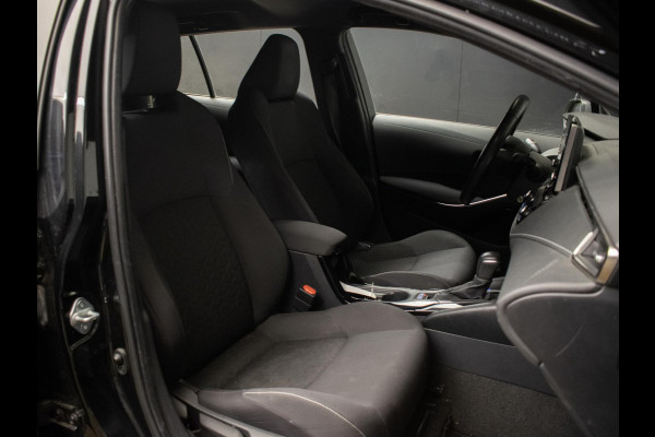 Toyota Corolla Touring Sports 1.8 Hybrid Sport (APPLE CARPLAY,NAVI,LED,CRUISE,SPORTSTOELEN,CAMERA,TREKHAAK,LM VELGEN,GETINT,PDC)
