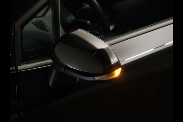 Toyota Corolla Touring Sports 1.8 Hybrid Sport (APPLE CARPLAY,NAVI,LED,CRUISE,SPORTSTOELEN,CAMERA,TREKHAAK,LM VELGEN,GETINT,PDC)