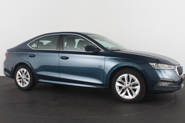 Škoda Octavia 1.5 e-TSI Business Edition Plus 150pk DSG/Lava Blue Metallic/Cruise control adaptief