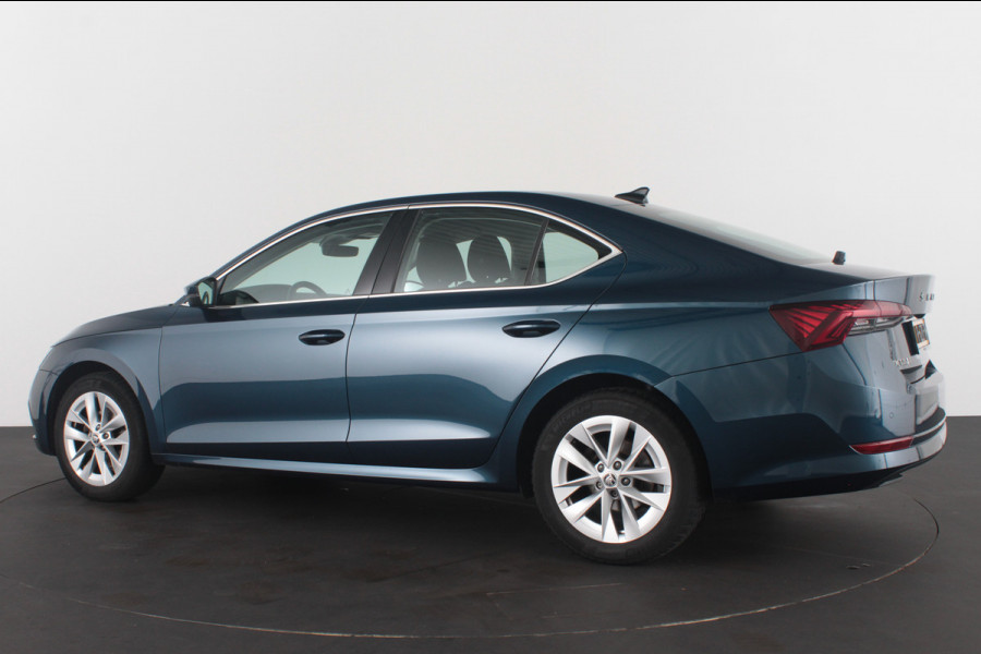 Škoda Octavia 1.5 e-TSI Business Edition Plus 150pk DSG/Lava Blue Metallic/Cruise control adaptief
