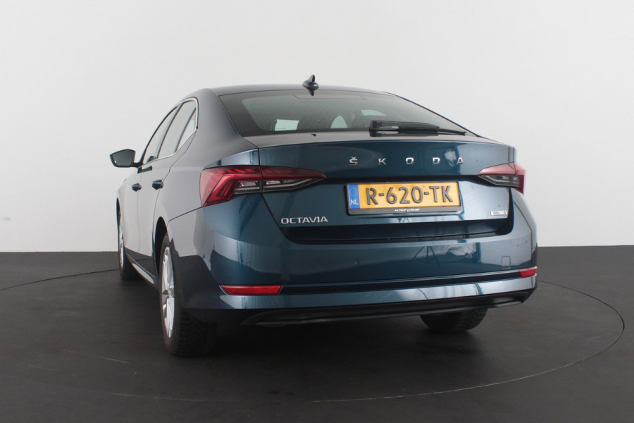 Škoda Octavia 1.5 e-TSI Business Edition Plus 150pk DSG/Lava Blue Metallic/Cruise control adaptief