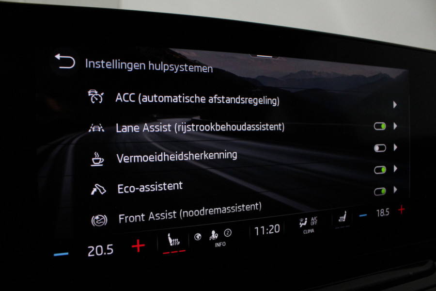 Škoda Octavia 1.5 e-TSI Business Edition Plus 150pk DSG/Lava Blue Metallic/Cruise control adaptief