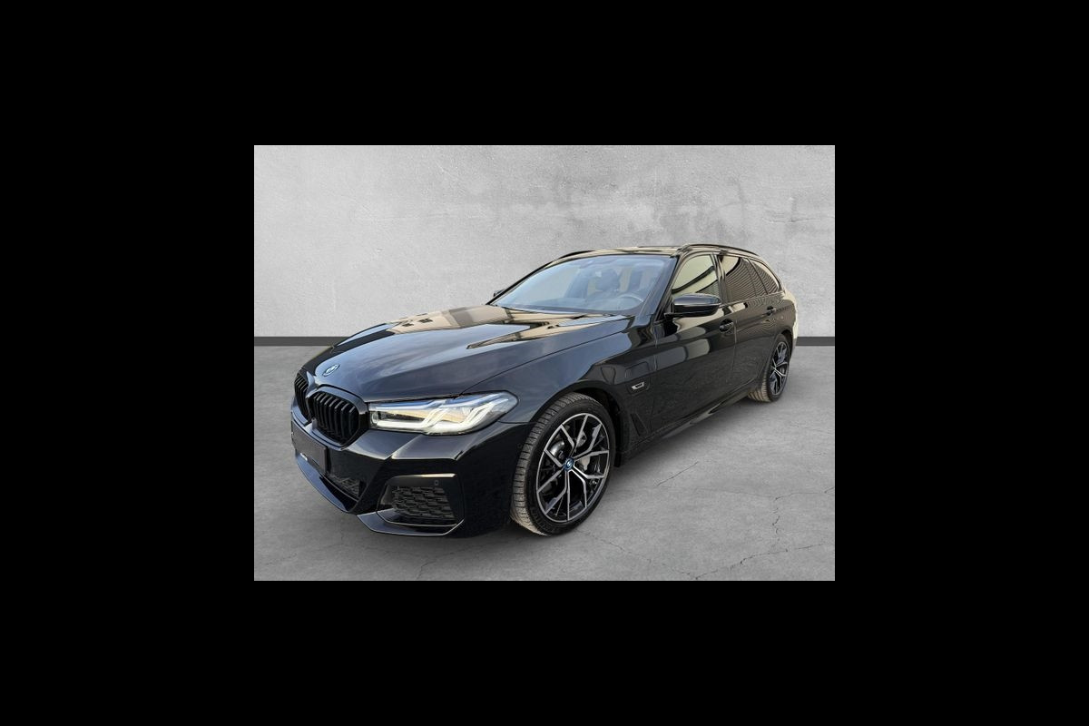 BMW 5 Serie Touring 530e M-SPORT ** LASER, NAVI+, LEDER, PANORAMA, TREKH, 19-inch LMV, HuD ** 1e EIG - UNFALLFREI - BMW GAR ** ** INFORMEER OOK NAAR ONZE AANTREKKELIJKE FINANCIAL-LEASE TARIEVEN **