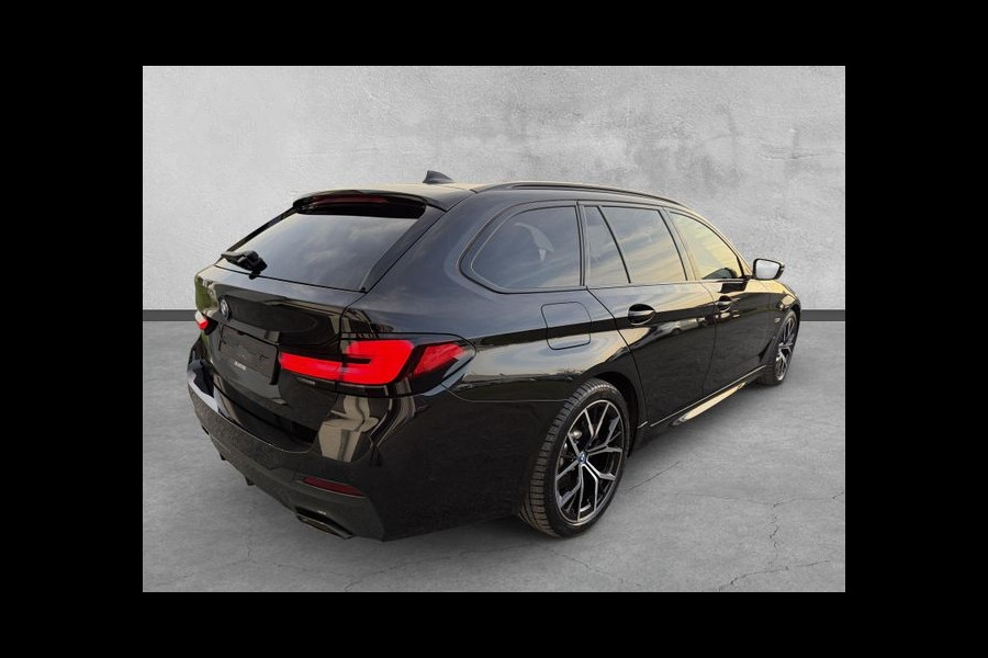 BMW 5 Serie Touring 530e M-SPORT ** LASER, NAVI+, LEDER, PANORAMA, TREKH, 19-inch LMV, HuD ** 1e EIG - UNFALLFREI - BMW GAR ** ** INFORMEER OOK NAAR ONZE AANTREKKELIJKE FINANCIAL-LEASE TARIEVEN **