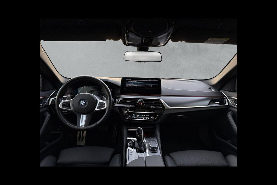 BMW 5 Serie Touring 530e M-SPORT ** LASER, NAVI+, LEDER, PANORAMA, TREKH, 19-inch LMV, HuD ** 1e EIG - UNFALLFREI - BMW GAR ** ** INFORMEER OOK NAAR ONZE AANTREKKELIJKE FINANCIAL-LEASE TARIEVEN **