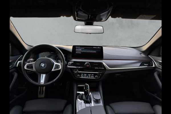 BMW 5 Serie Touring 530e M-SPORT ** LASER, NAVI+, LEDER, PANORAMA, TREKH, 19-inch LMV, HuD ** 1e EIG - UNFALLFREI - BMW GAR ** ** INFORMEER OOK NAAR ONZE AANTREKKELIJKE FINANCIAL-LEASE TARIEVEN **