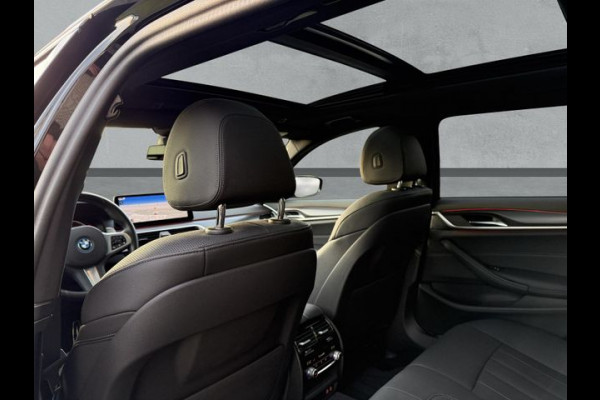 BMW 5 Serie Touring 530e M-SPORT ** LASER, NAVI+, LEDER, PANORAMA, TREKH, 19-inch LMV, HuD ** 1e EIG - UNFALLFREI - BMW GAR ** ** INFORMEER OOK NAAR ONZE AANTREKKELIJKE FINANCIAL-LEASE TARIEVEN **