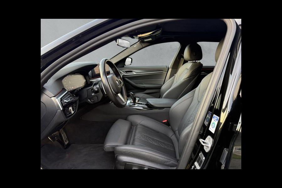 BMW 5 Serie Touring 530e M-SPORT ** LASER, NAVI+, LEDER, PANORAMA, TREKH, 19-inch LMV, HuD ** 1e EIG - UNFALLFREI - BMW GAR ** ** INFORMEER OOK NAAR ONZE AANTREKKELIJKE FINANCIAL-LEASE TARIEVEN **