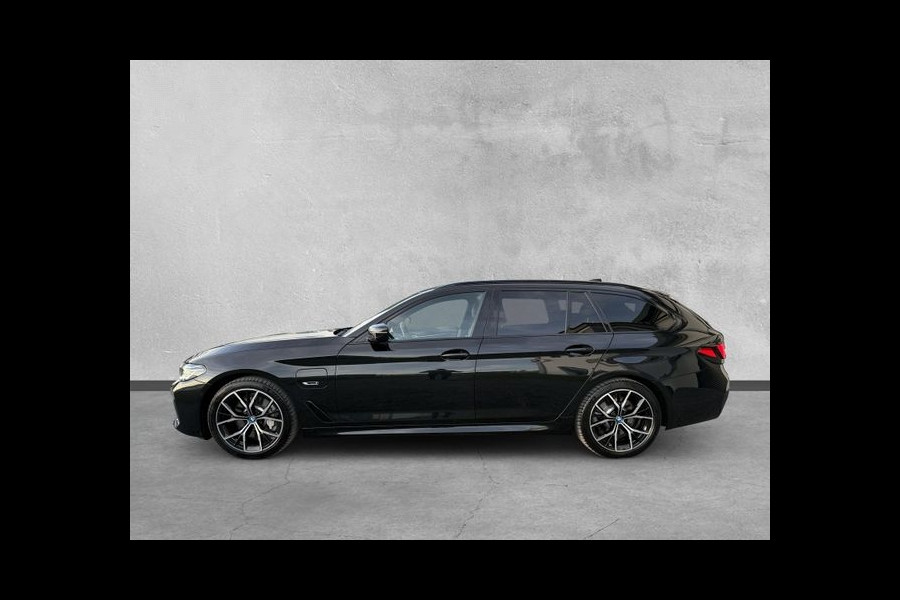 BMW 5 Serie Touring 530e M-SPORT ** LASER, NAVI+, LEDER, PANORAMA, TREKH, 19-inch LMV, HuD ** 1e EIG - UNFALLFREI - BMW GAR ** ** INFORMEER OOK NAAR ONZE AANTREKKELIJKE FINANCIAL-LEASE TARIEVEN **