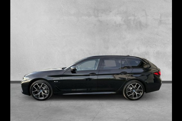 BMW 5 Serie Touring 530e M-SPORT ** LASER, NAVI+, LEDER, PANORAMA, TREKH, 19-inch LMV, HuD ** 1e EIG - UNFALLFREI - BMW GAR ** ** INFORMEER OOK NAAR ONZE AANTREKKELIJKE FINANCIAL-LEASE TARIEVEN **