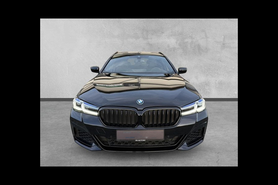 BMW 5 Serie Touring 530e M-SPORT ** LASER, NAVI+, LEDER, PANORAMA, TREKH, 19-inch LMV, HuD ** 1e EIG - UNFALLFREI - BMW GAR ** ** INFORMEER OOK NAAR ONZE AANTREKKELIJKE FINANCIAL-LEASE TARIEVEN **