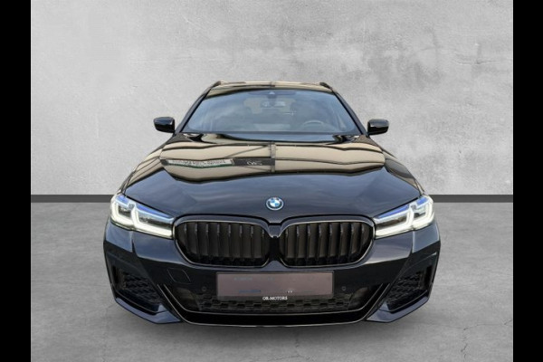 BMW 5 Serie Touring 530e M-SPORT ** LASER, NAVI+, LEDER, PANORAMA, TREKH, 19-inch LMV, HuD ** 1e EIG - UNFALLFREI - BMW GAR ** ** INFORMEER OOK NAAR ONZE AANTREKKELIJKE FINANCIAL-LEASE TARIEVEN **