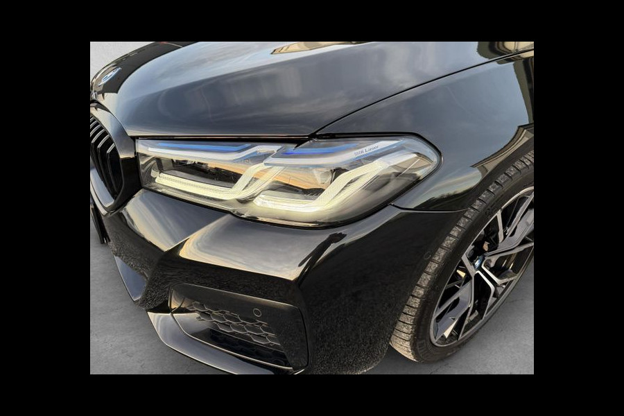 BMW 5 Serie Touring 530e M-SPORT ** LASER, NAVI+, LEDER, PANORAMA, TREKH, 19-inch LMV, HuD ** 1e EIG - UNFALLFREI - BMW GAR ** ** INFORMEER OOK NAAR ONZE AANTREKKELIJKE FINANCIAL-LEASE TARIEVEN **