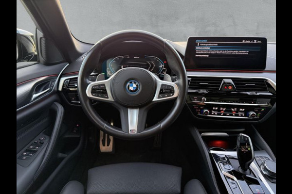 BMW 5 Serie Touring 530e M-SPORT ** LASER, NAVI+, LEDER, PANORAMA, TREKH, 19-inch LMV, HuD ** 1e EIG - UNFALLFREI - BMW GAR ** ** INFORMEER OOK NAAR ONZE AANTREKKELIJKE FINANCIAL-LEASE TARIEVEN **