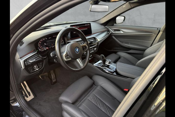 BMW 5 Serie Touring 530e M-SPORT ** LASER, NAVI+, LEDER, PANORAMA, TREKH, 19-inch LMV, HuD ** 1e EIG - UNFALLFREI - BMW GAR ** ** INFORMEER OOK NAAR ONZE AANTREKKELIJKE FINANCIAL-LEASE TARIEVEN **
