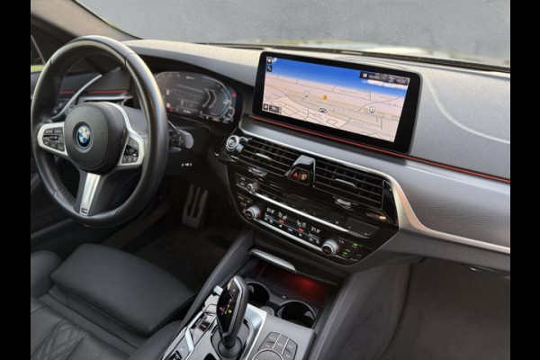 BMW 5 Serie Touring 530e M-SPORT ** LASER, NAVI+, LEDER, PANORAMA, TREKH, 19-inch LMV, HuD ** 1e EIG - UNFALLFREI - BMW GAR ** ** INFORMEER OOK NAAR ONZE AANTREKKELIJKE FINANCIAL-LEASE TARIEVEN **