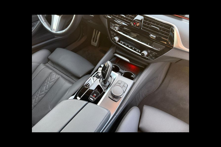 BMW 5 Serie Touring 530e M-SPORT ** LASER, NAVI+, LEDER, PANORAMA, TREKH, 19-inch LMV, HuD ** 1e EIG - UNFALLFREI - BMW GAR ** ** INFORMEER OOK NAAR ONZE AANTREKKELIJKE FINANCIAL-LEASE TARIEVEN **