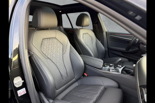 BMW 5 Serie Touring 530e M-SPORT ** LASER, NAVI+, LEDER, PANORAMA, TREKH, 19-inch LMV, HuD ** 1e EIG - UNFALLFREI - BMW GAR ** ** INFORMEER OOK NAAR ONZE AANTREKKELIJKE FINANCIAL-LEASE TARIEVEN **