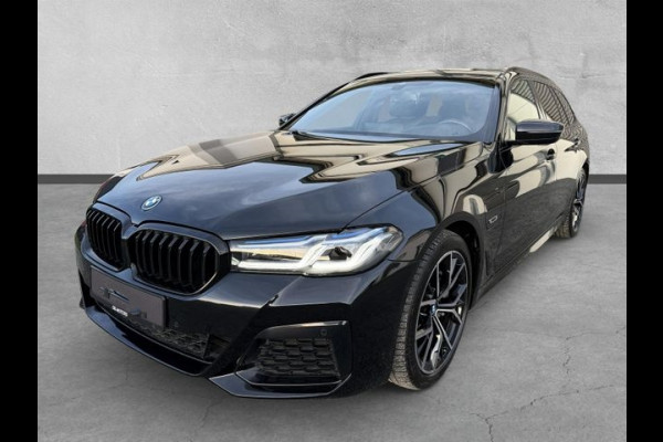 BMW 5 Serie Touring 530e M-SPORT ** LASER, NAVI+, LEDER, PANORAMA, TREKH, 19-inch LMV, HuD ** 1e EIG - UNFALLFREI - BMW GAR ** ** INFORMEER OOK NAAR ONZE AANTREKKELIJKE FINANCIAL-LEASE TARIEVEN **
