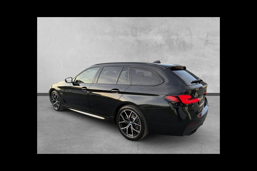 BMW 5 Serie Touring 530e M-SPORT ** LASER, NAVI+, LEDER, PANORAMA, TREKH, 19-inch LMV, HuD ** 1e EIG - UNFALLFREI - BMW GAR ** ** INFORMEER OOK NAAR ONZE AANTREKKELIJKE FINANCIAL-LEASE TARIEVEN **